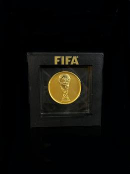 70   -  GAME ENGRAVED MEDAL | 2010 FIFA WORLD CUP QUALYFIERS | REFEREE PARTICIPATION MEDAL